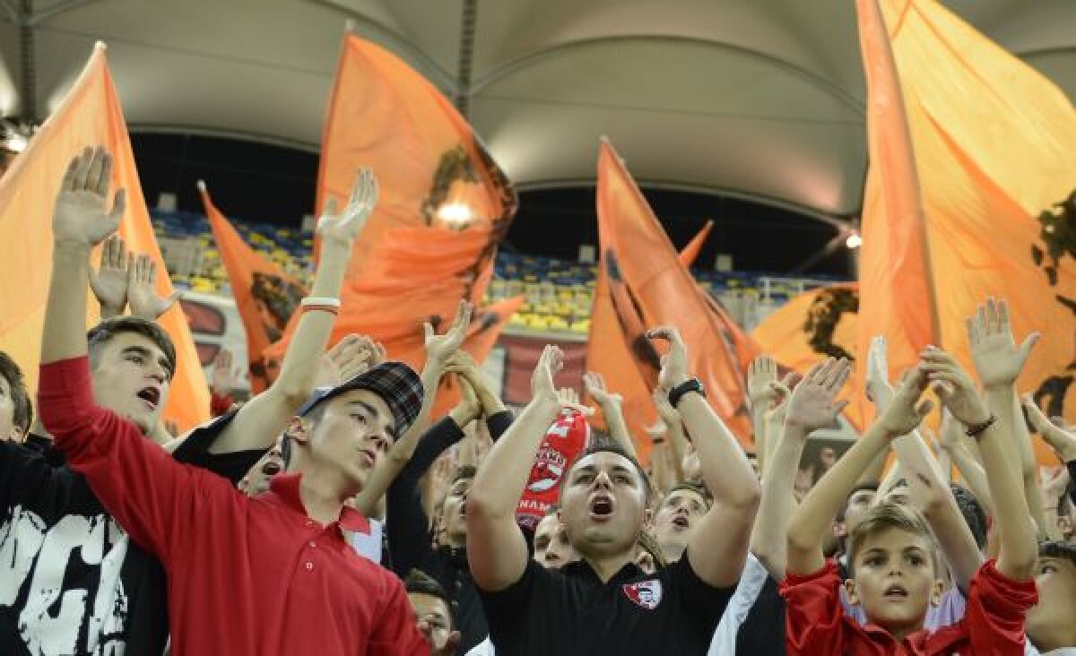 FOTO Ultras pentru o zi » Florentin Petre a urmărit meciul cu Pandurii din Peluza "Cătălin Hîldan"