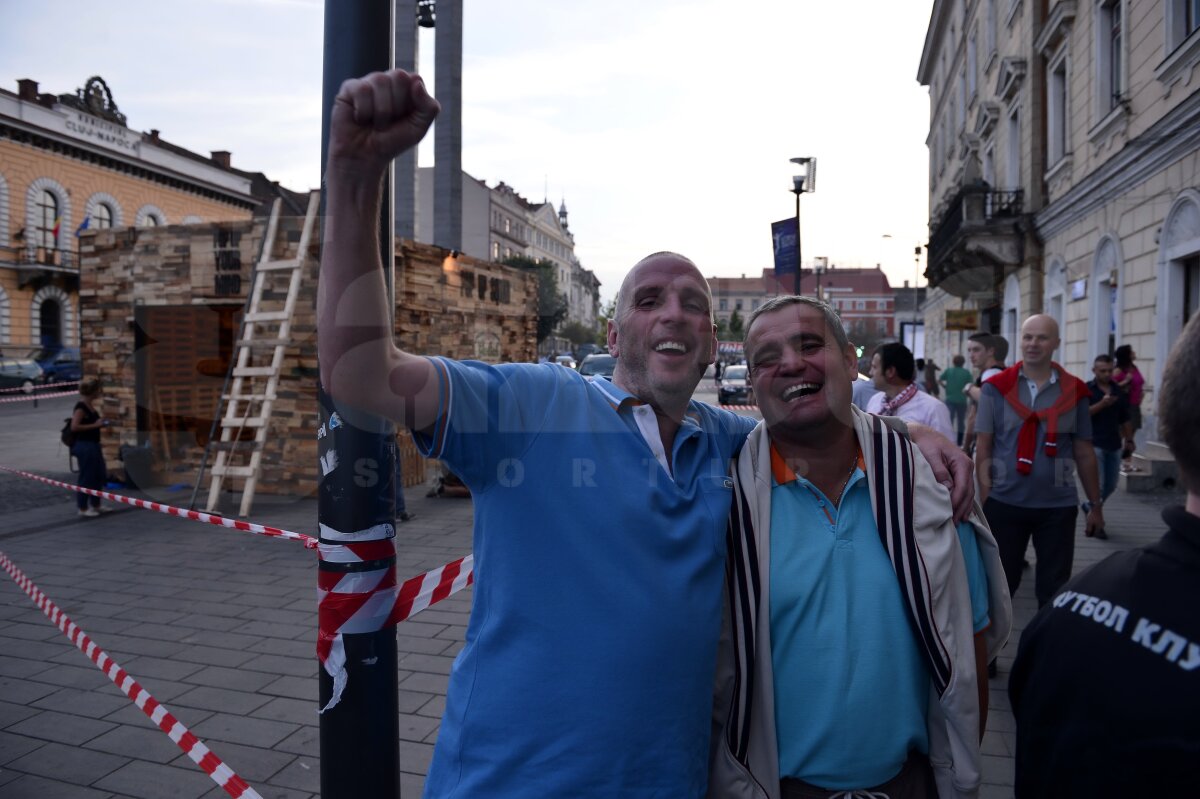 FOTO Suporterii lui Manchester United au golit toate dozatoarele de bere » "Diavolii" s-au simţit ca în Anglia la Cluj