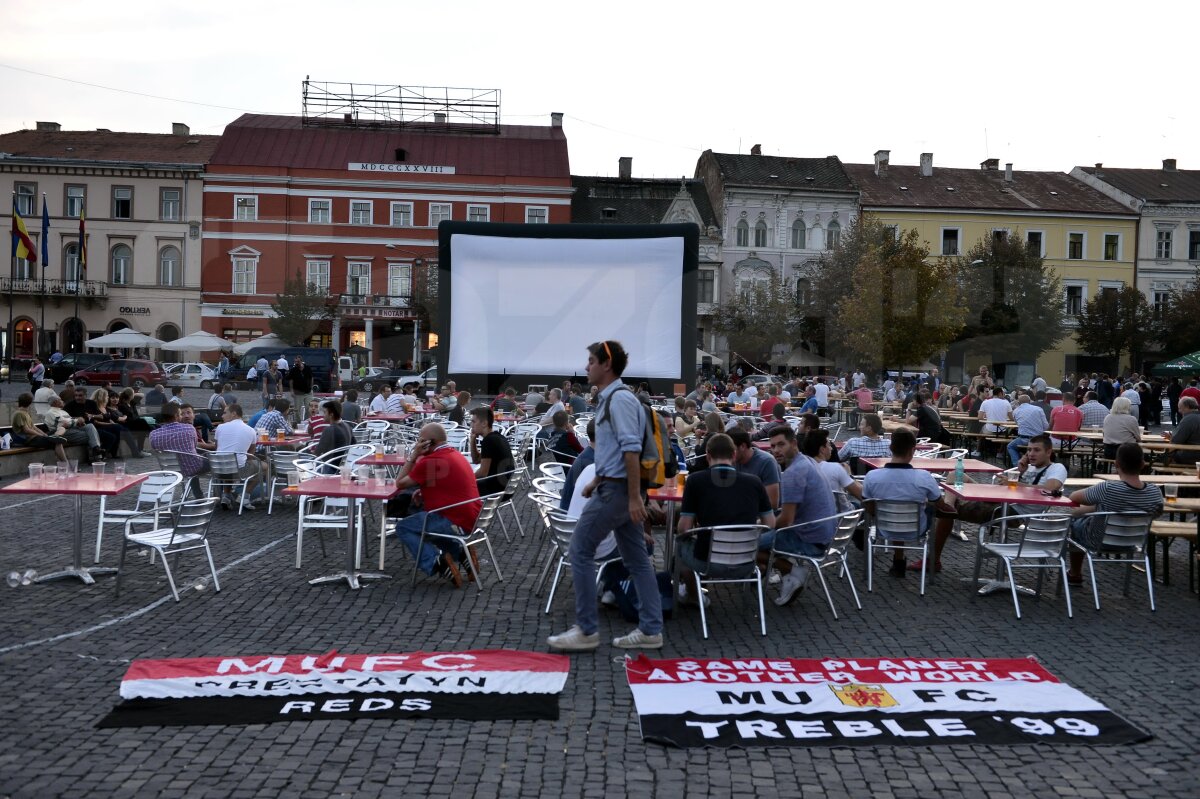 FOTO Suporterii lui Manchester United au golit toate dozatoarele de bere » "Diavolii" s-au simţit ca în Anglia la Cluj