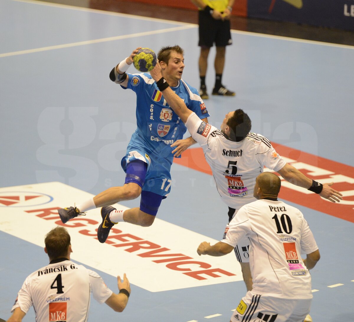 FOTO ŞI VIDEO HCM a pierdut şi meciul doi din Liga Campionilor cu MKB Veszprem (27-37) şi ocupă ultimul loc în grupă