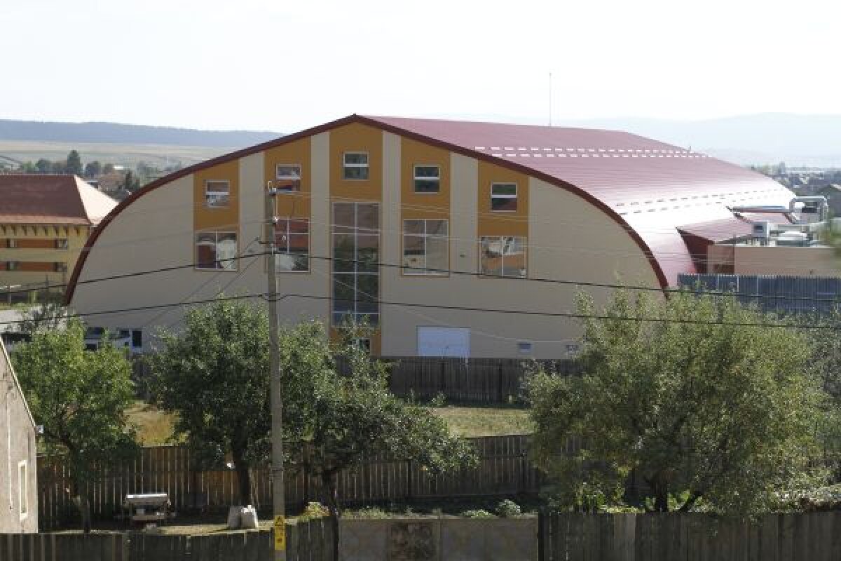 Bijuteria satului: patinoar de 3 milioane €! » Una din cele mai moderne săli de hochei din România tronează într-o localitate cu 1.000 de locuitori