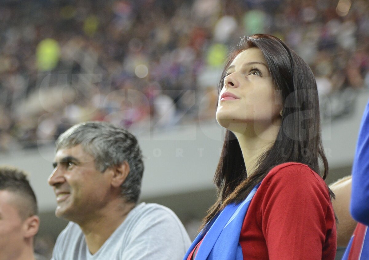 FOTO Atmosferă senzaţională pe Naţional Arena » Spectacolul suporterilor şi o apariţie surpriză :D