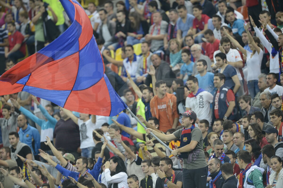 FOTO Atmosferă senzaţională pe Naţional Arena » Spectacolul suporterilor şi o apariţie surpriză :D