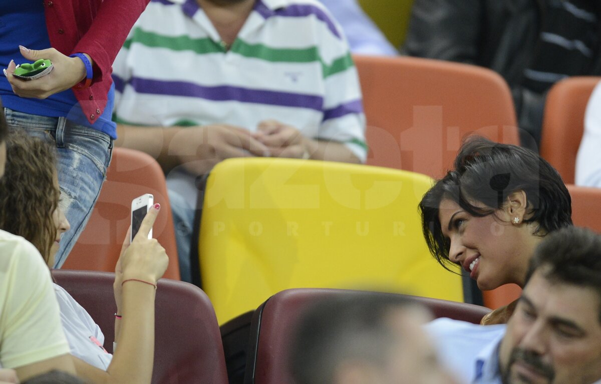 FOTO Atmosferă senzaţională pe Naţional Arena » Spectacolul suporterilor şi o apariţie surpriză :D