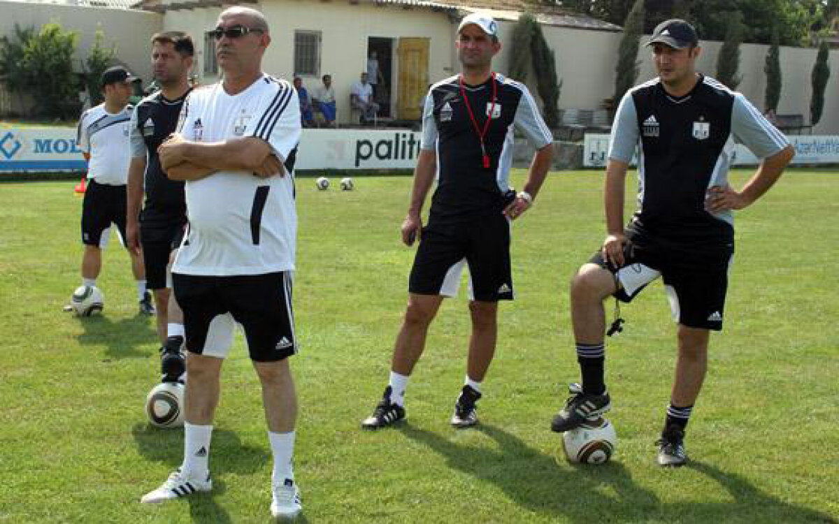 Antrenorul care nu vorbeşte » Boyukaga Hajiev e mut pe bancă, dar face minuni cu Neftci Baku