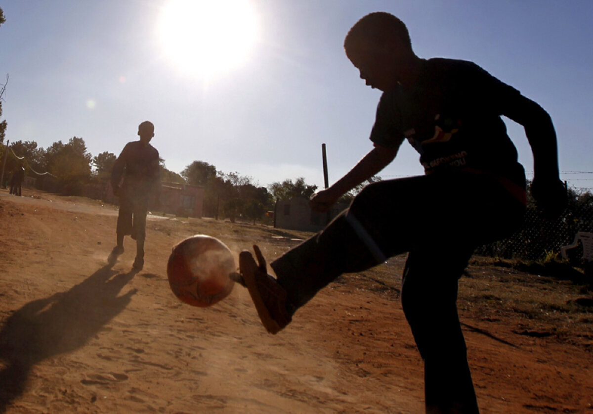 Mike cel bun » Temwanjera are o academie de fotbal pentru copii în Zimbabwe