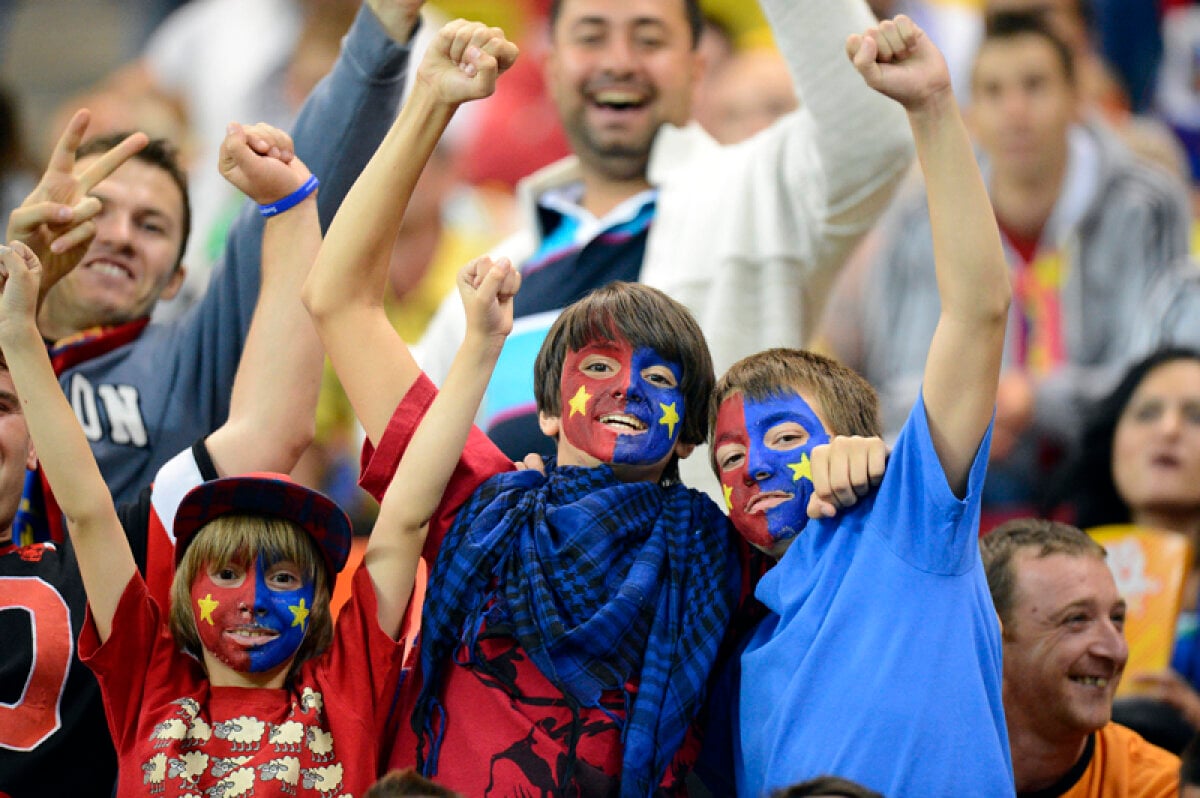 FOTO România, România! » Peste 35.000 de suporteri au susţinut Steaua la meciul cu CFR