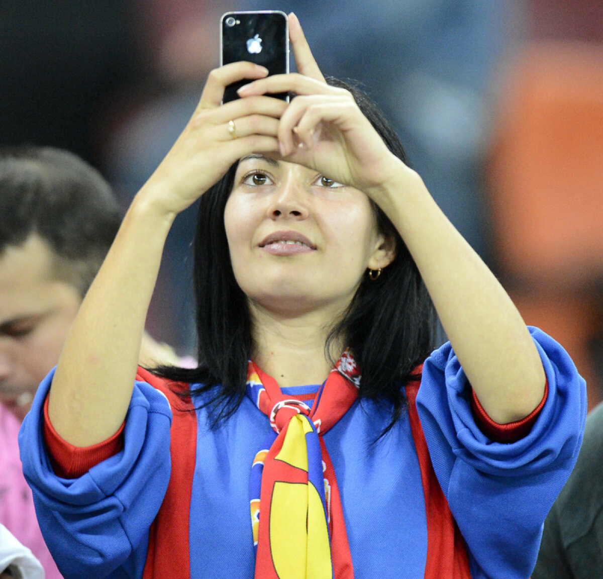 FOTO România, România! » Peste 35.000 de suporteri au susţinut Steaua la meciul cu CFR