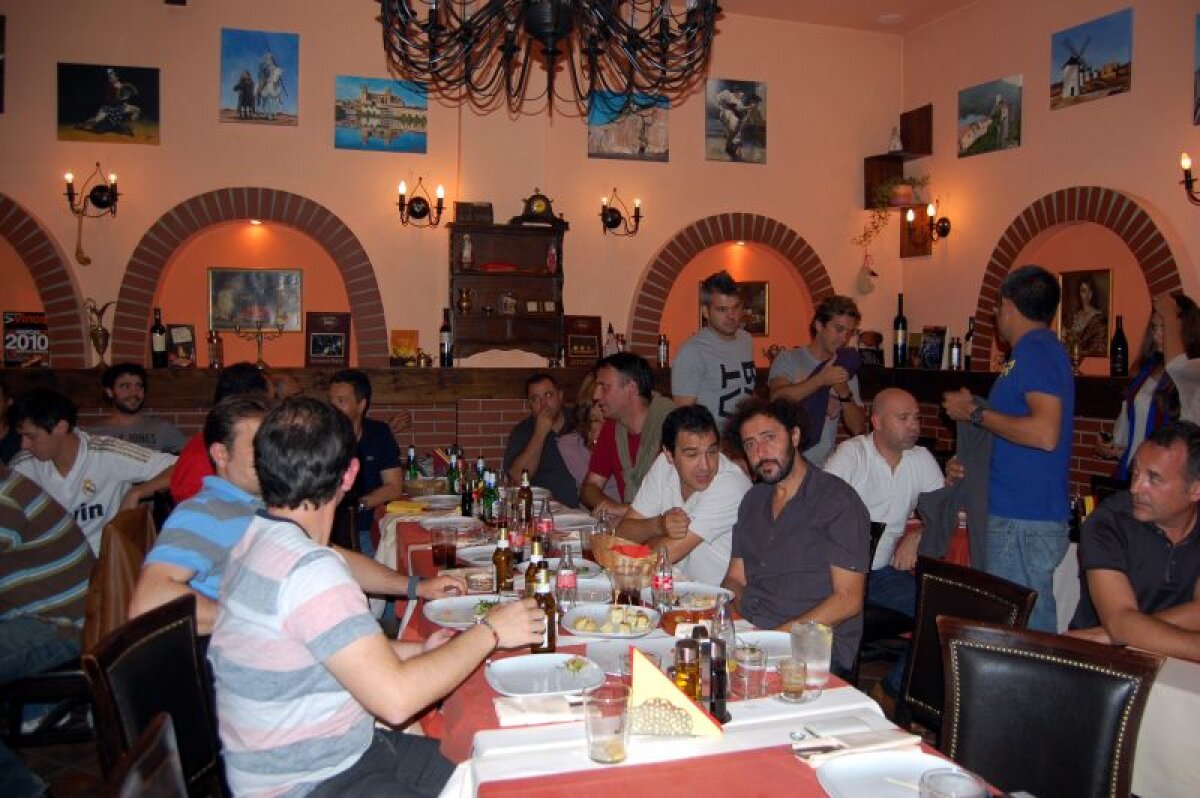 VIDEO Fotbal nebun cu bere şi paella » Cum s-a văzut El Clasico într-un restaurant din Bucureşti plin de madrileni
