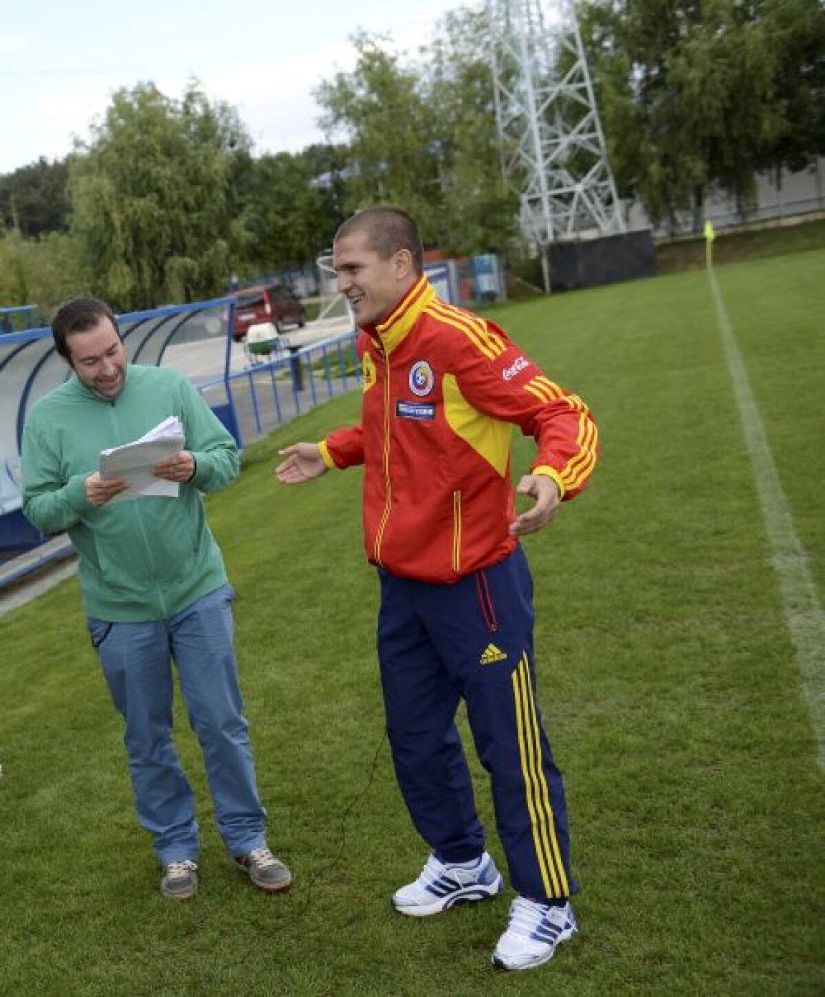 VIDEO Actori pentru o oră » Înainte de plecarea spre Turcia, cinci ”tricolori” au filmat pentru Antena 1 un spot de promovare al partidei cu Olanda