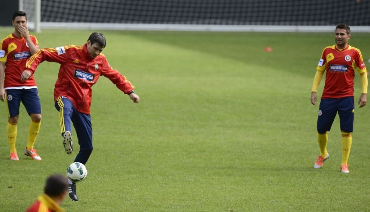 FOTO Caterincă la antrenament » Piţurcă s-a întrecut în jonglerii cu Marica şi Mutu! Care e mai tare? :D