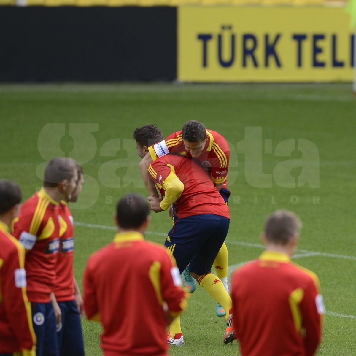 Mutu flower power » "Briliantul" s-a luptat cu Torje şi l-a imitat pe Ibrahimovici ;)