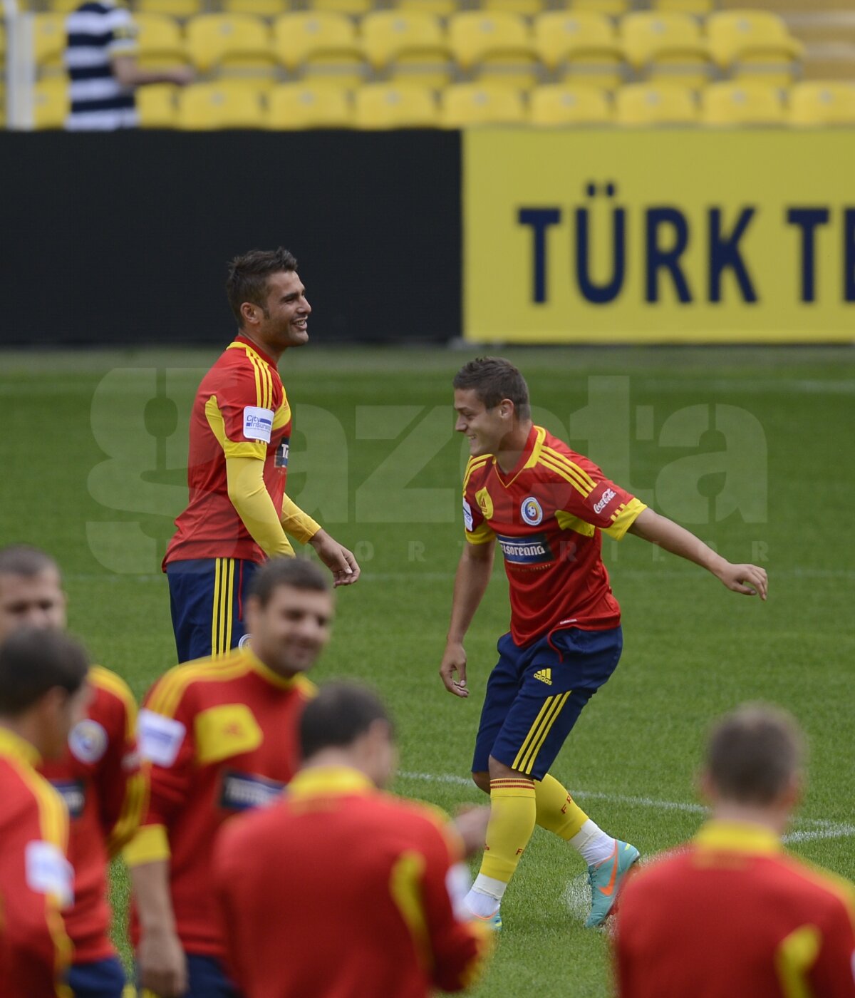 Mutu flower power » "Briliantul" s-a luptat cu Torje şi l-a imitat pe Ibrahimovici ;)