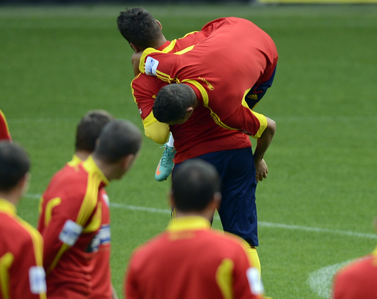 Şi-nc-o dată, măi băieţi! De la 20:30 jucăm în infernul de la Istanbul! Piţi mizează pe tineri, Mutu şi Marica pe bancă