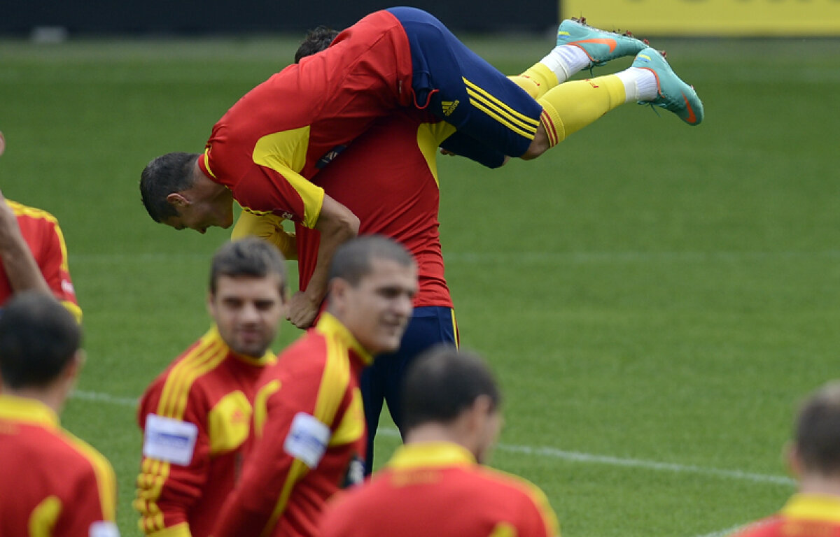 Şi-nc-o dată, măi băieţi! De la 20:30 jucăm în infernul de la Istanbul! Piţi mizează pe tineri, Mutu şi Marica pe bancă