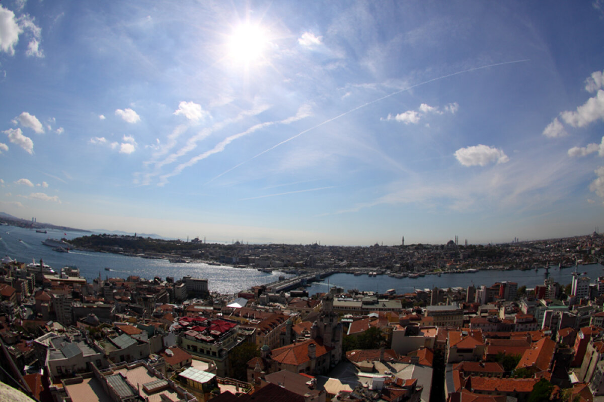 FOTO Oraşul care îţi "fură" banii fără să te superi! » Incursiune în locul în care România îşi va juca azi şansa la calificare