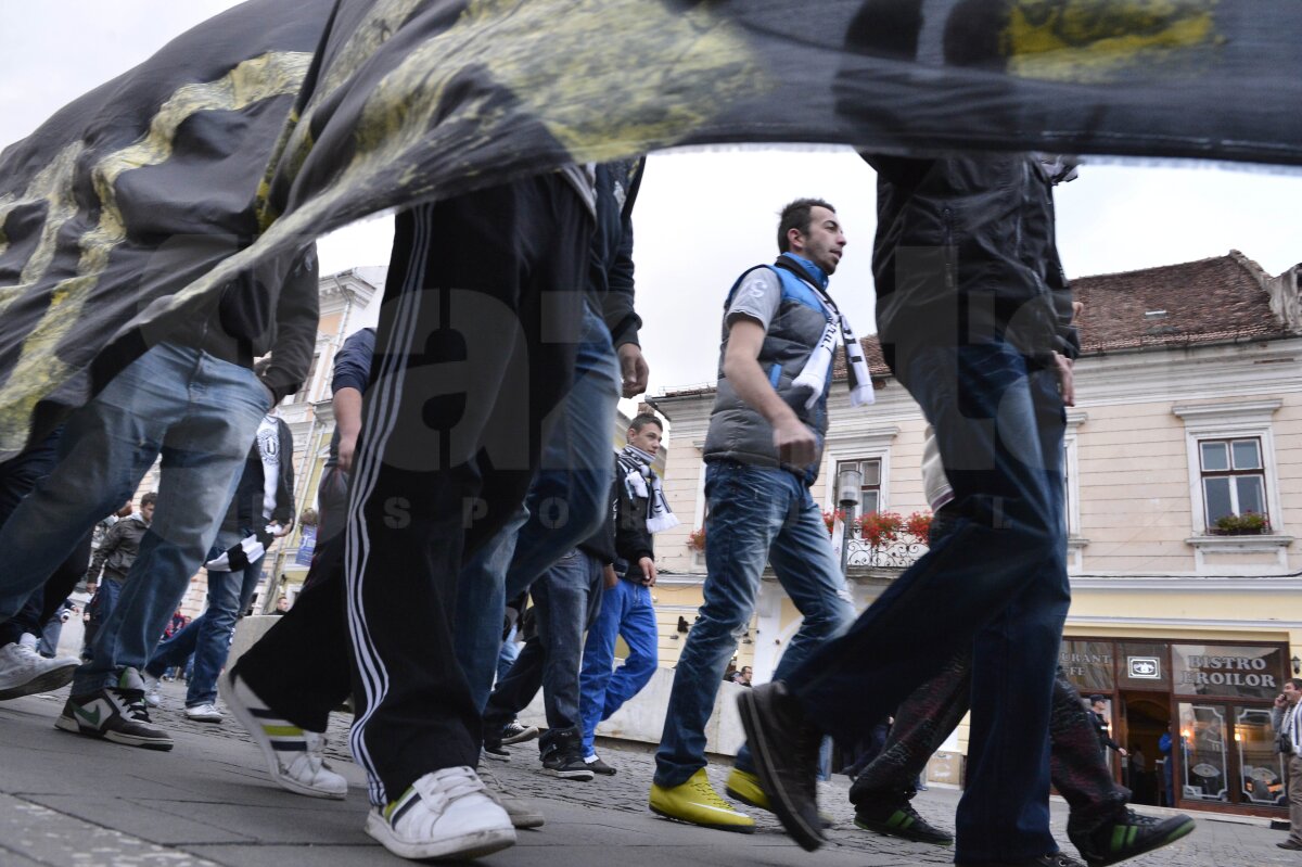 FOTO Miting pentru "U": fanii au ieşit în stradă » Cine s-a alăturat galeriei