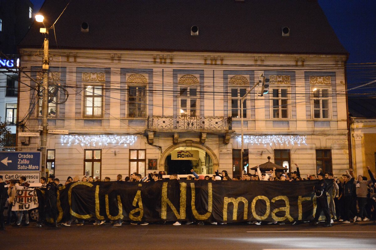 FOTO Miting pentru "U": fanii au ieşit în stradă » Cine s-a alăturat galeriei