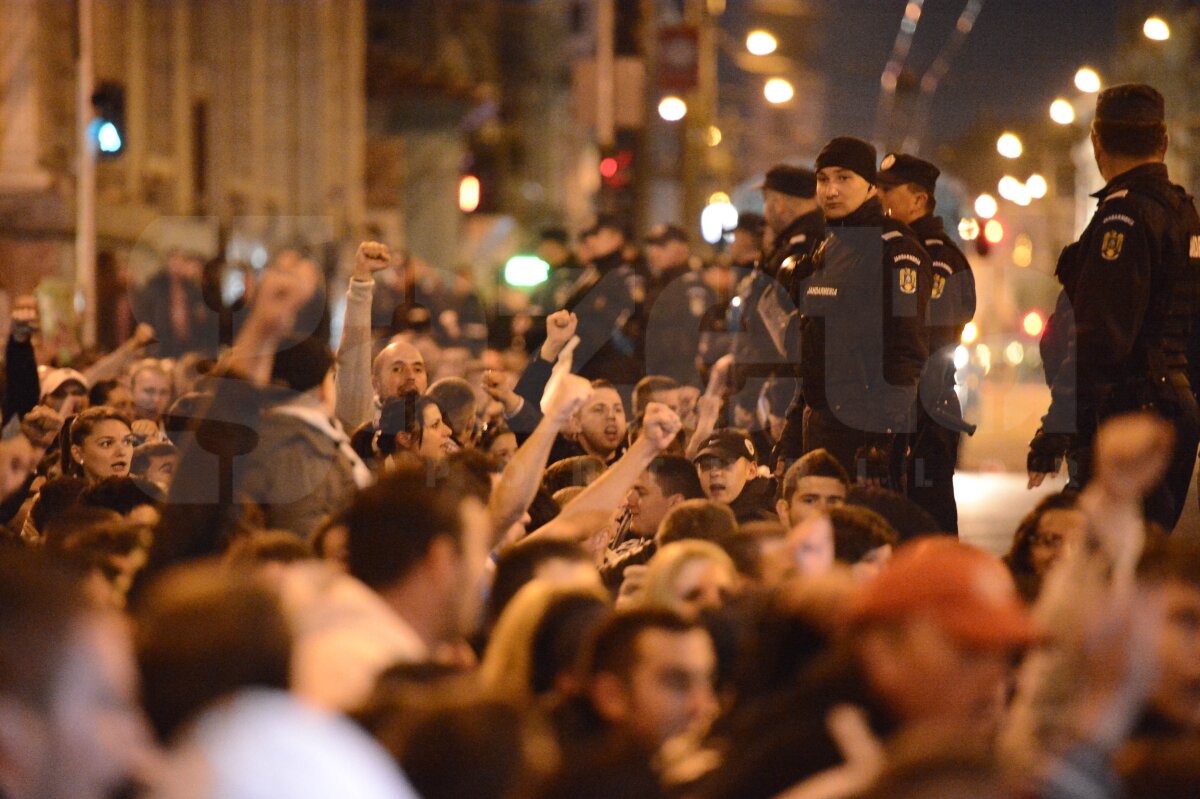 FOTO Miting pentru "U": fanii au ieşit în stradă » Cine s-a alăturat galeriei