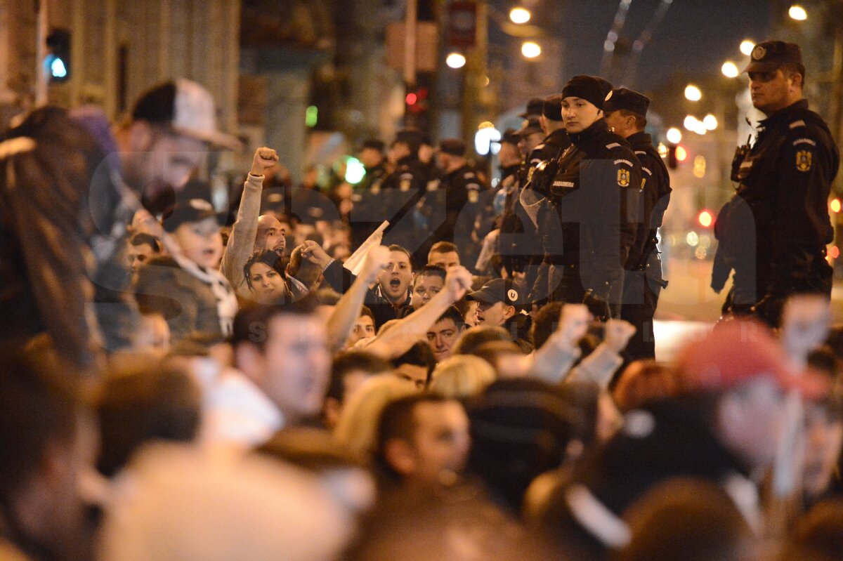 FOTO Miting pentru "U": fanii au ieşit în stradă » Cine s-a alăturat galeriei