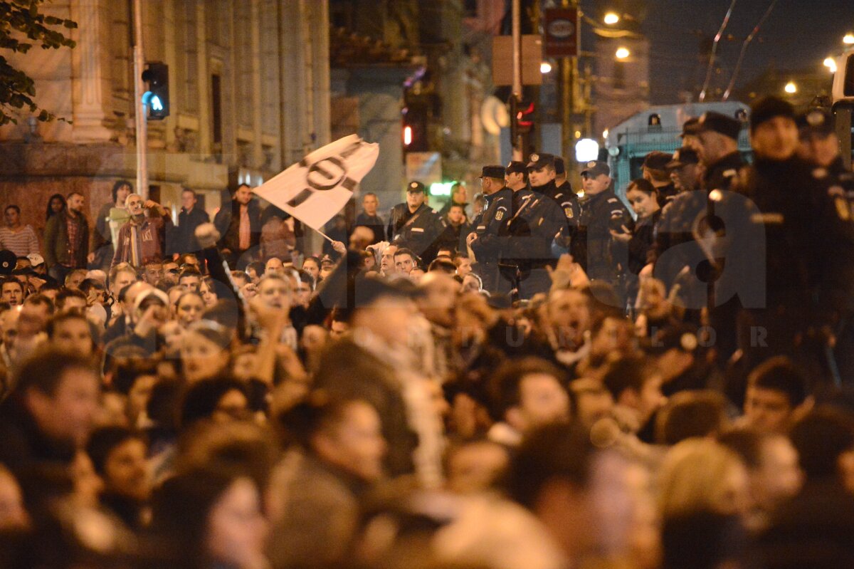 FOTO Miting pentru "U": fanii au ieşit în stradă » Cine s-a alăturat galeriei