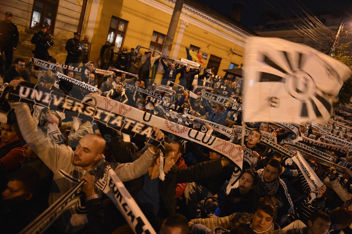 FOTO Miting pentru "U": fanii au ieşit în stradă » Cine s-a alăturat galeriei