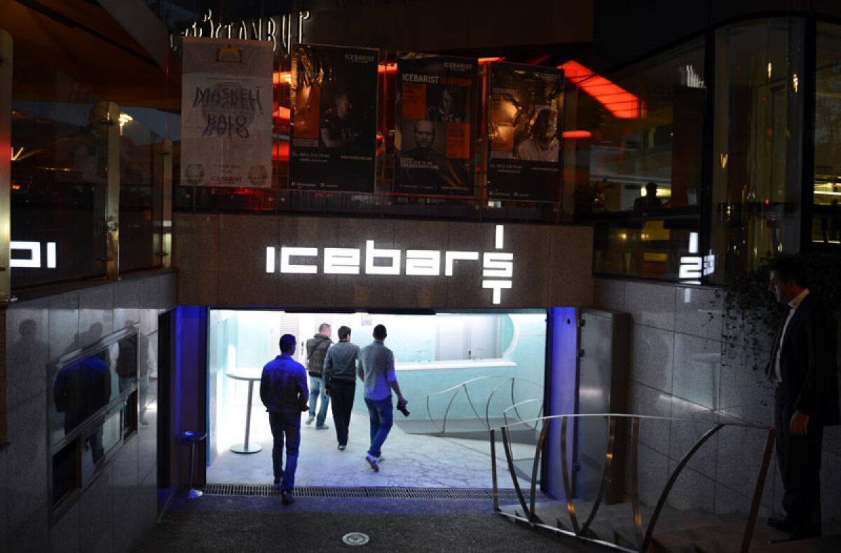 Îngheţaţi-i pe turci! » Echipa Gazetei a vizitat ieri IceBar din Maslak, un loc fierbinte şi la -5 grade Celsius