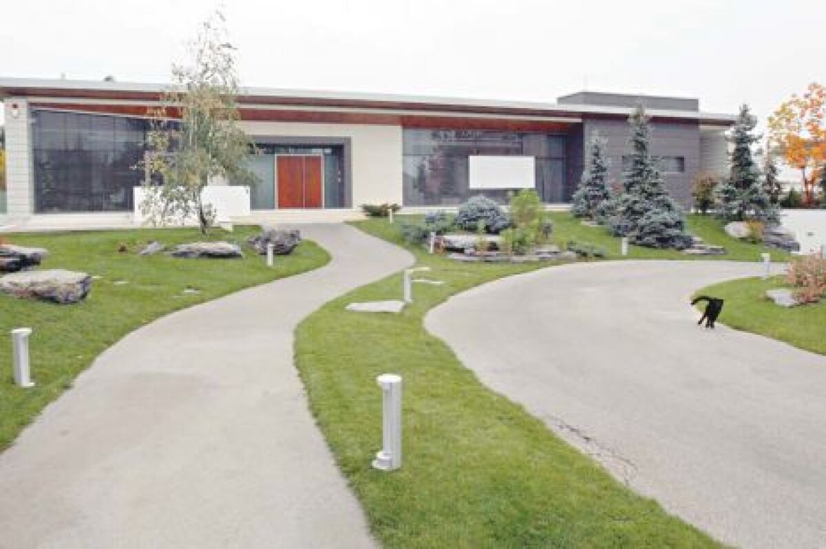 FOTO » Chivu şi-a luat casă de 4 milioane de euro! Aşa arată bijuteria din Corbeanca