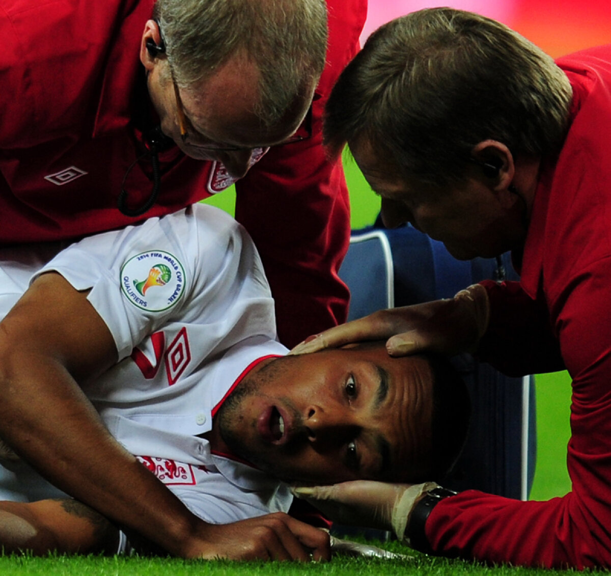 I-a rupt o coastă » Walcott în spital după coliziunea cu portarul lui San Marino