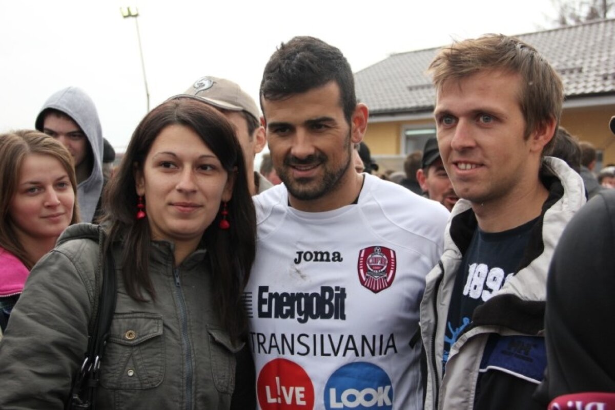 FOTO În timp ce steliştii vomitau prin taxiuri, campionii de la CFR Cluj petreceau cu măsură la Sîncraiu ;)