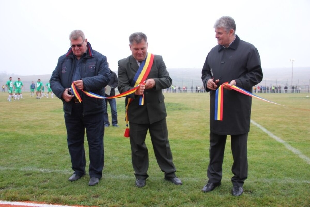 FOTO În timp ce steliştii vomitau prin taxiuri, campionii de la CFR Cluj petreceau cu măsură la Sîncraiu ;)