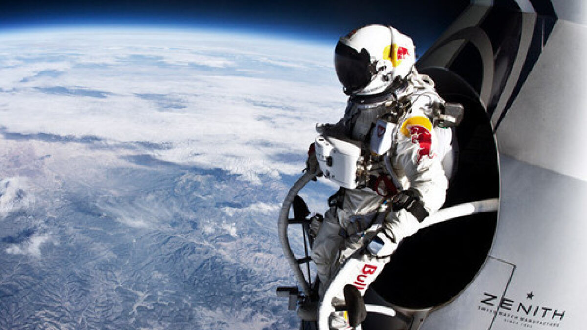 VIDEO Baumgartner, omul supersonic! A sărit de la 39.000 de metri: "Acolo sus este o lume diferită. Credeam că-mi voi pierde cunoştinţa"