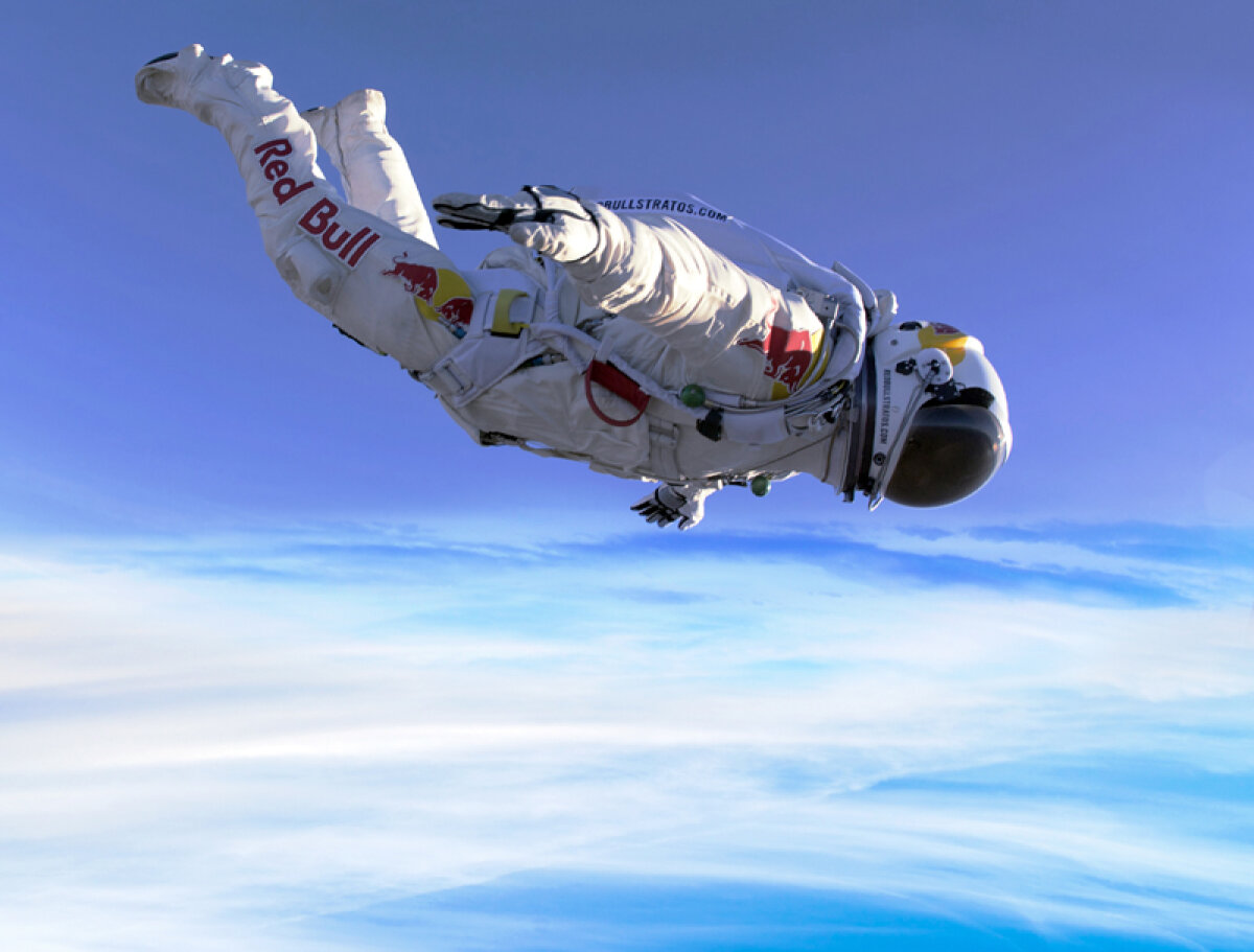 ”Tricolorii” învaţă să zboare » Jucătorii au întrerupt antrenamentul de duminică seara pentru a urmări în direct saltul lui Felix Baumgartner