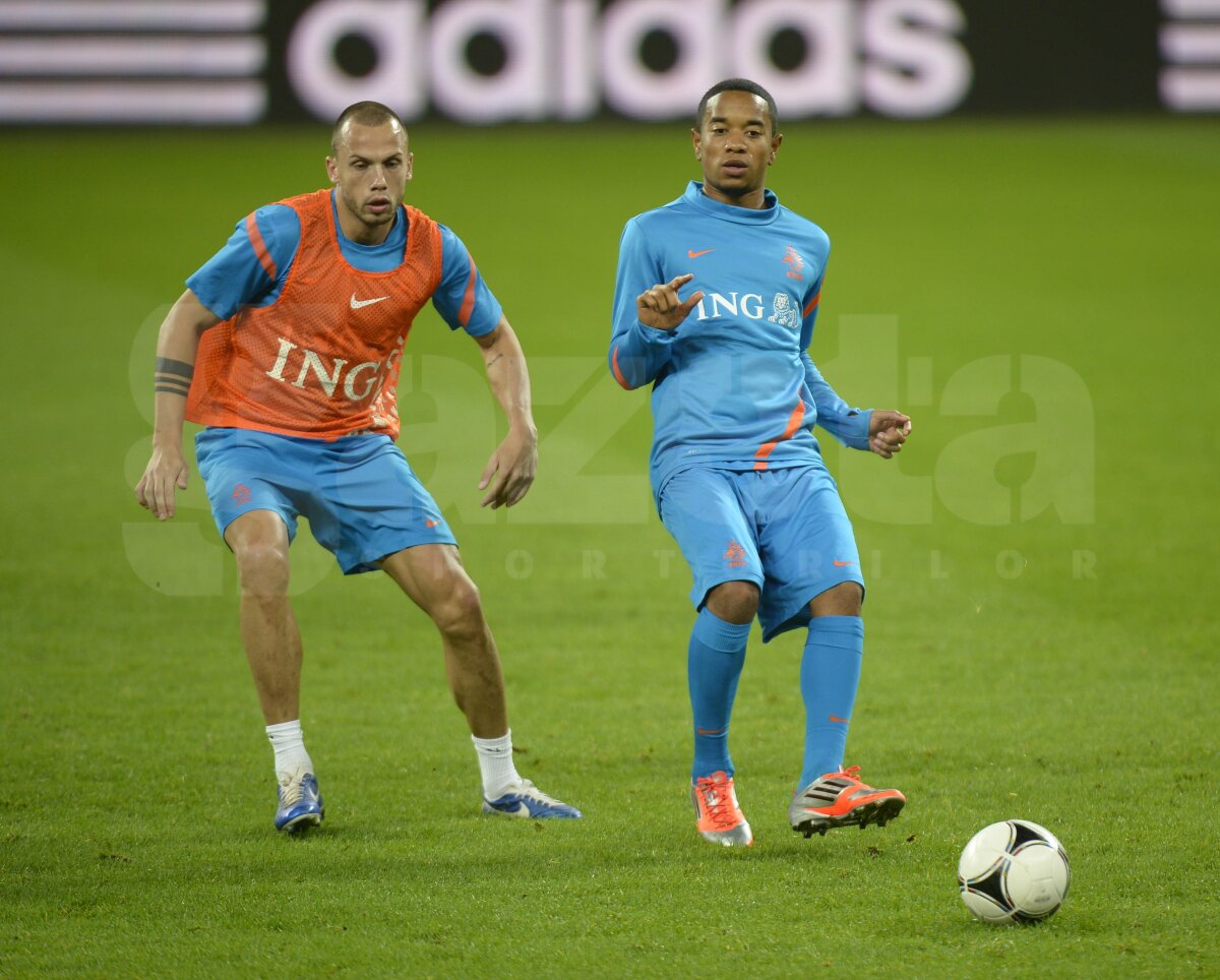 GALERIE FOTO / Olandezii au susţinut în această seară antrenamentul oficial » Ce au văzut cînd au intrat pe stadion!