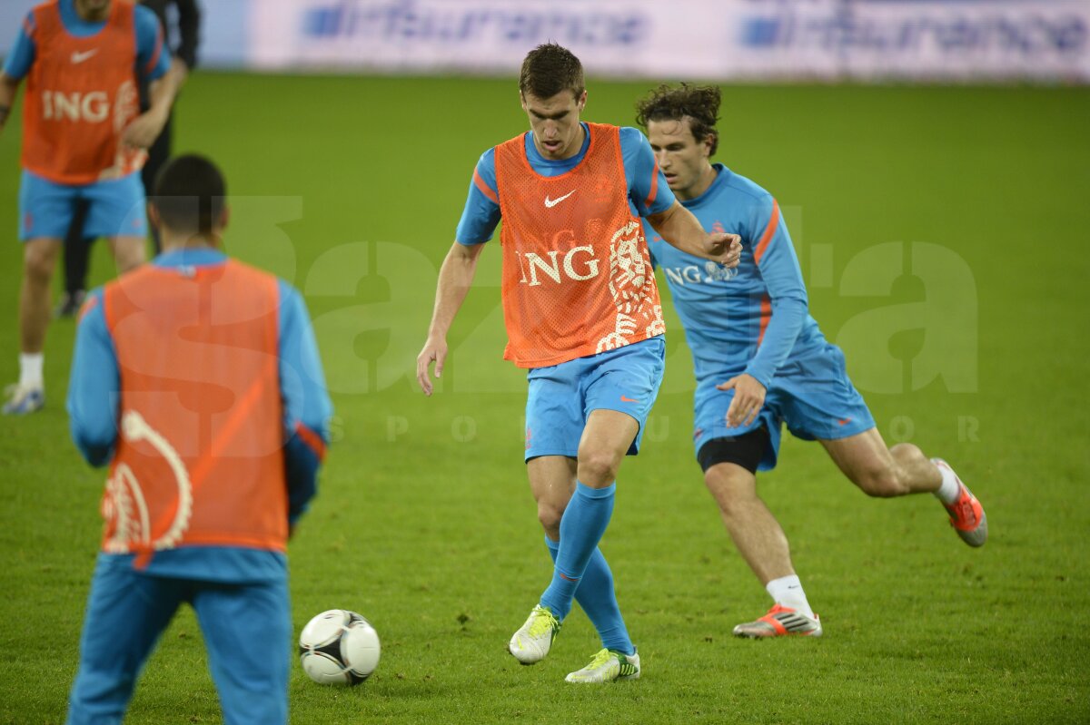 GALERIE FOTO / Olandezii au susţinut în această seară antrenamentul oficial » Ce au văzut cînd au intrat pe stadion!