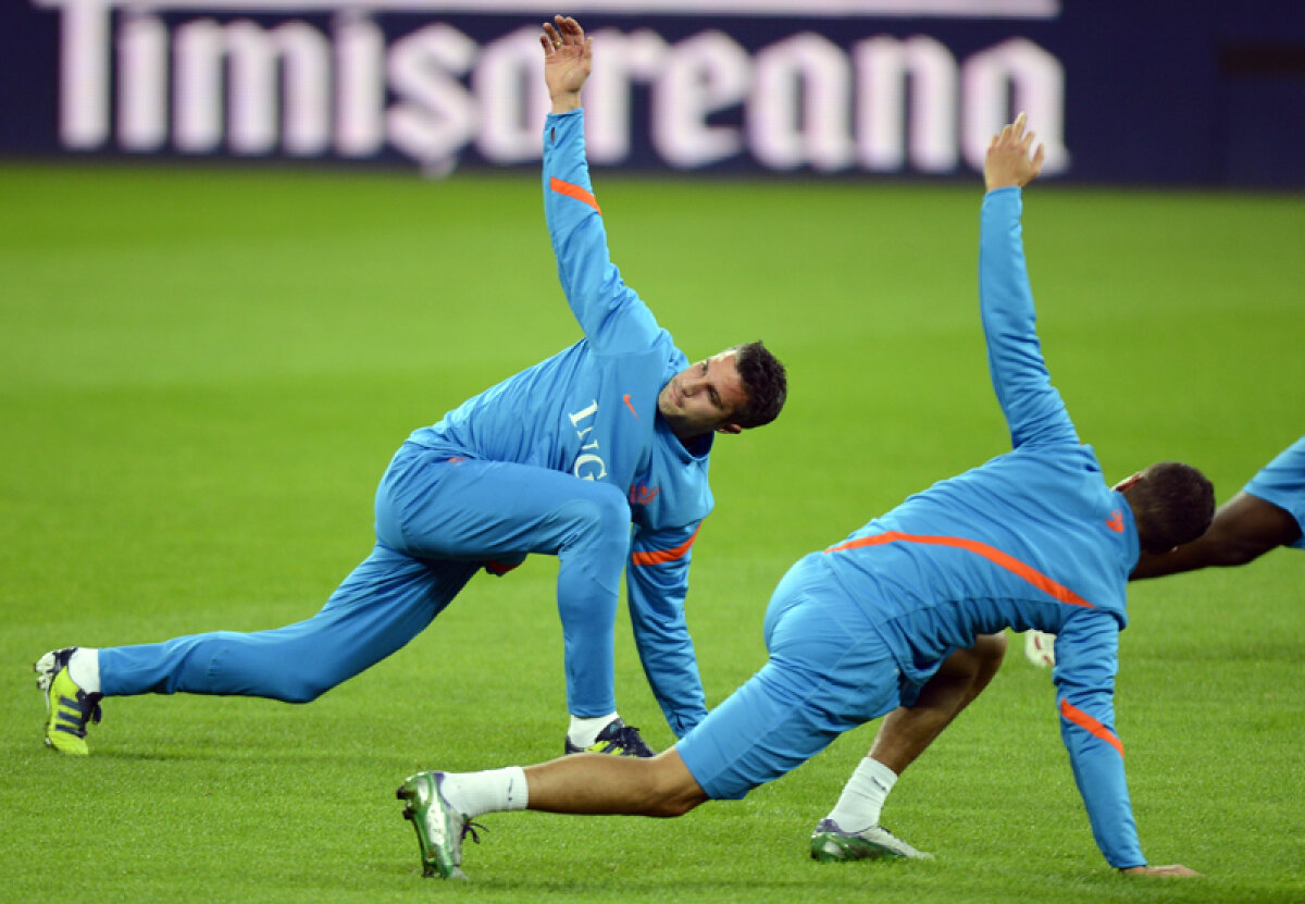 FOTO Van Gaal nu a vrut să îşi dezvăluie detaliile tactice: "Nu vreau să-l fac pe Piţurcă mai inteligent decît e!"