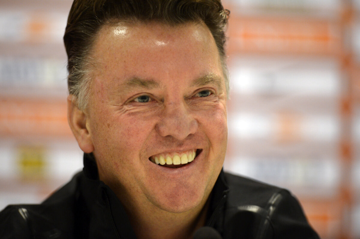 FOTO Van Gaal nu a vrut să îşi dezvăluie detaliile tactice: "Nu vreau să-l fac pe Piţurcă mai inteligent decît e!"