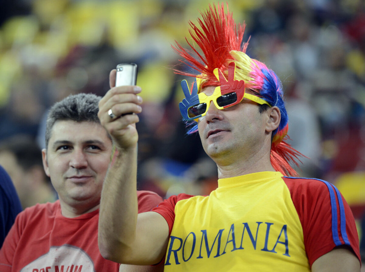 FOTO Revoluţia "tricoloră" » Suporterii naţionalei au regăsit bucuria de a veni la meciurile reprezentativei
