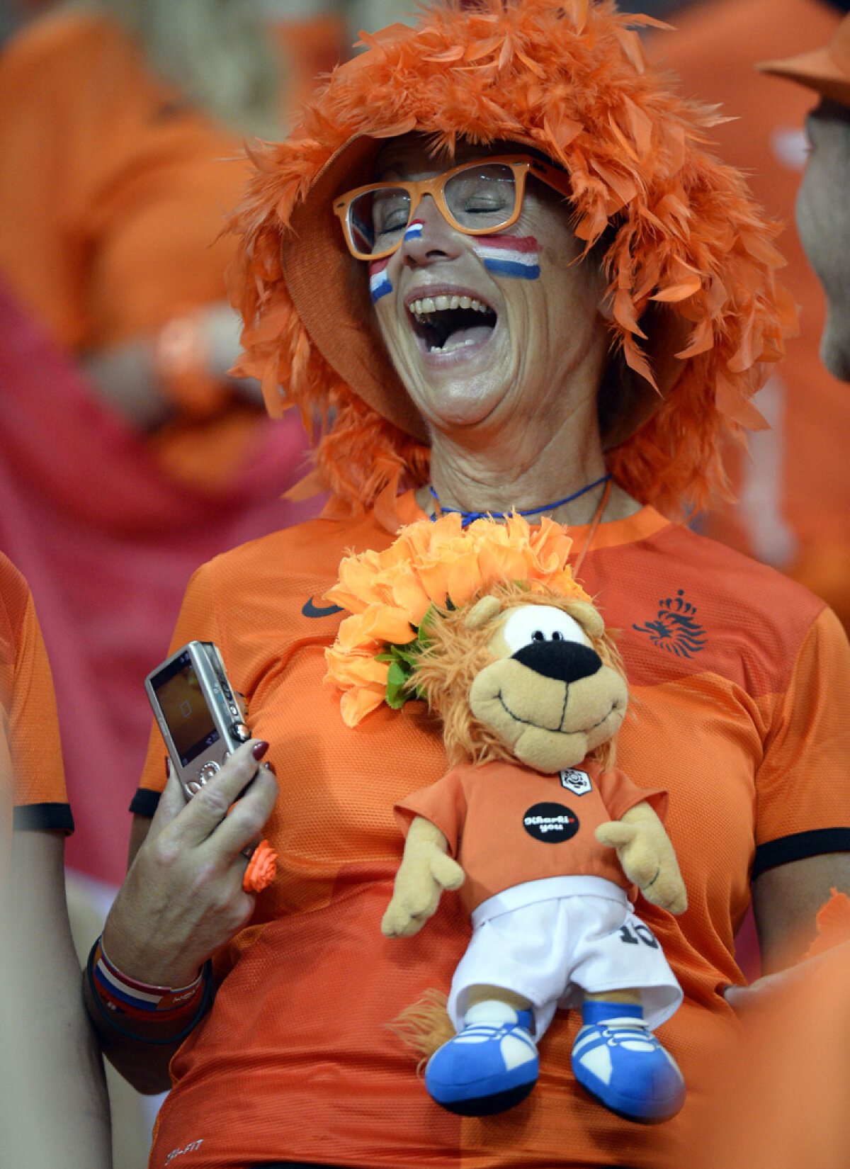 FOTO Revoluţia "tricoloră" » Suporterii naţionalei au regăsit bucuria de a veni la meciurile reprezentativei