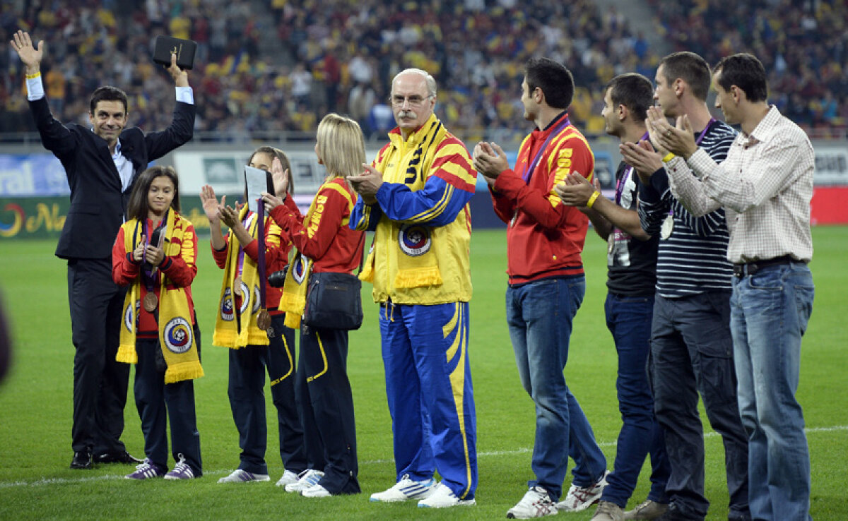 FOTO Revoluţia "tricoloră" » Suporterii naţionalei au regăsit bucuria de a veni la meciurile reprezentativei