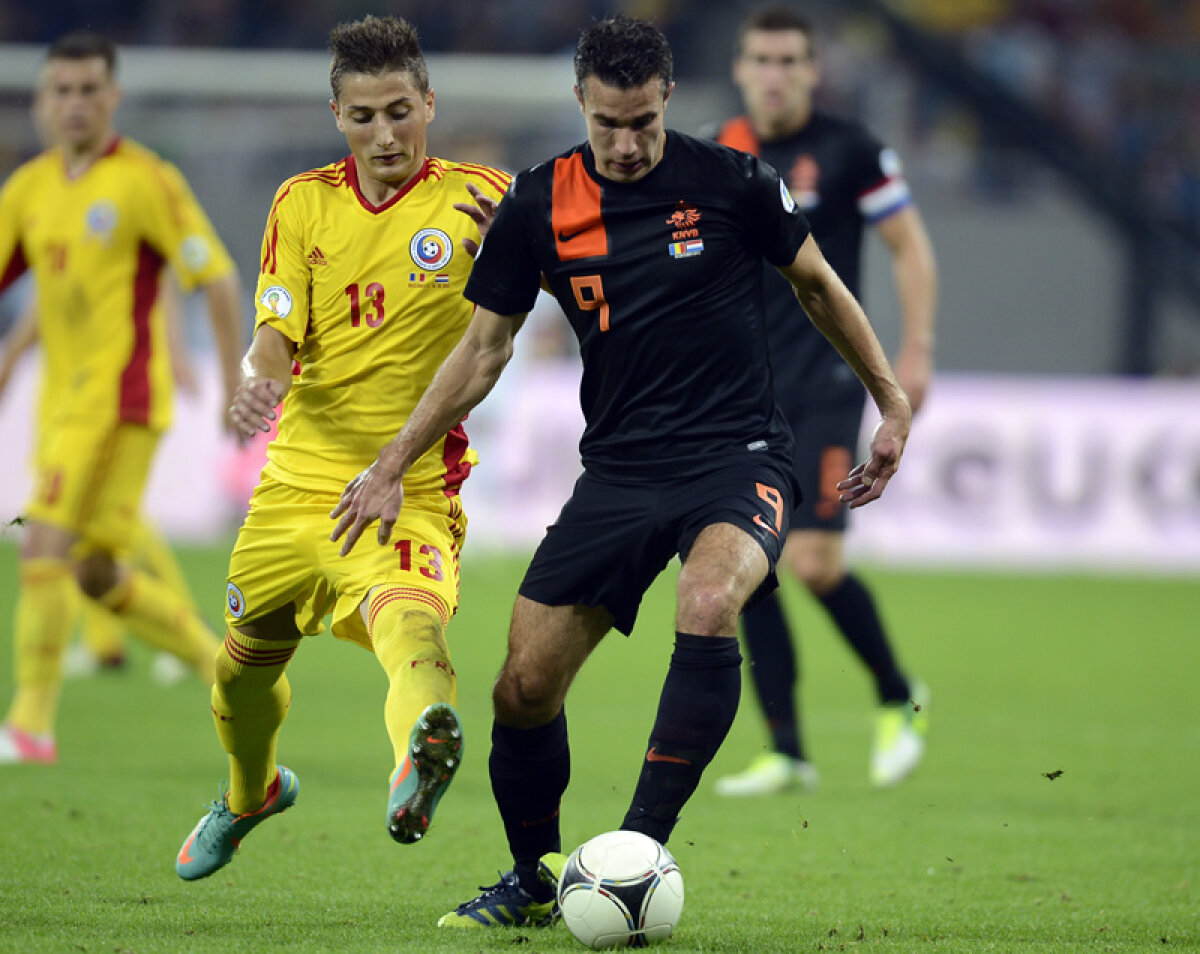 VIDEO Killer instinct » Gazeta i-a monitorizat aseară pe oamenii de gol din cele două tabere: Marica şi Van Persie