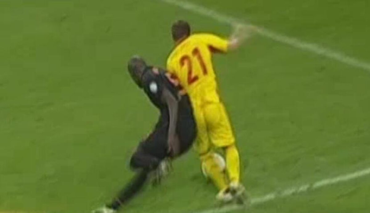 Ce zici, Craig? E penalty? » Arbitrul partidei cu Olanda ne-a refuzat un penalty evident