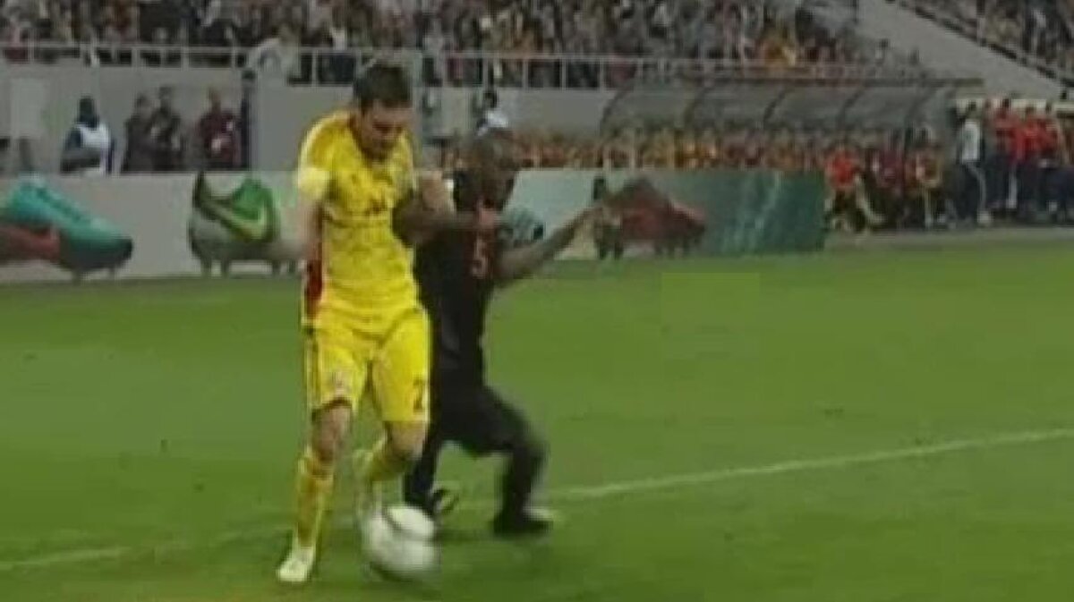 Ce zici, Craig? E penalty? » Arbitrul partidei cu Olanda ne-a refuzat un penalty evident