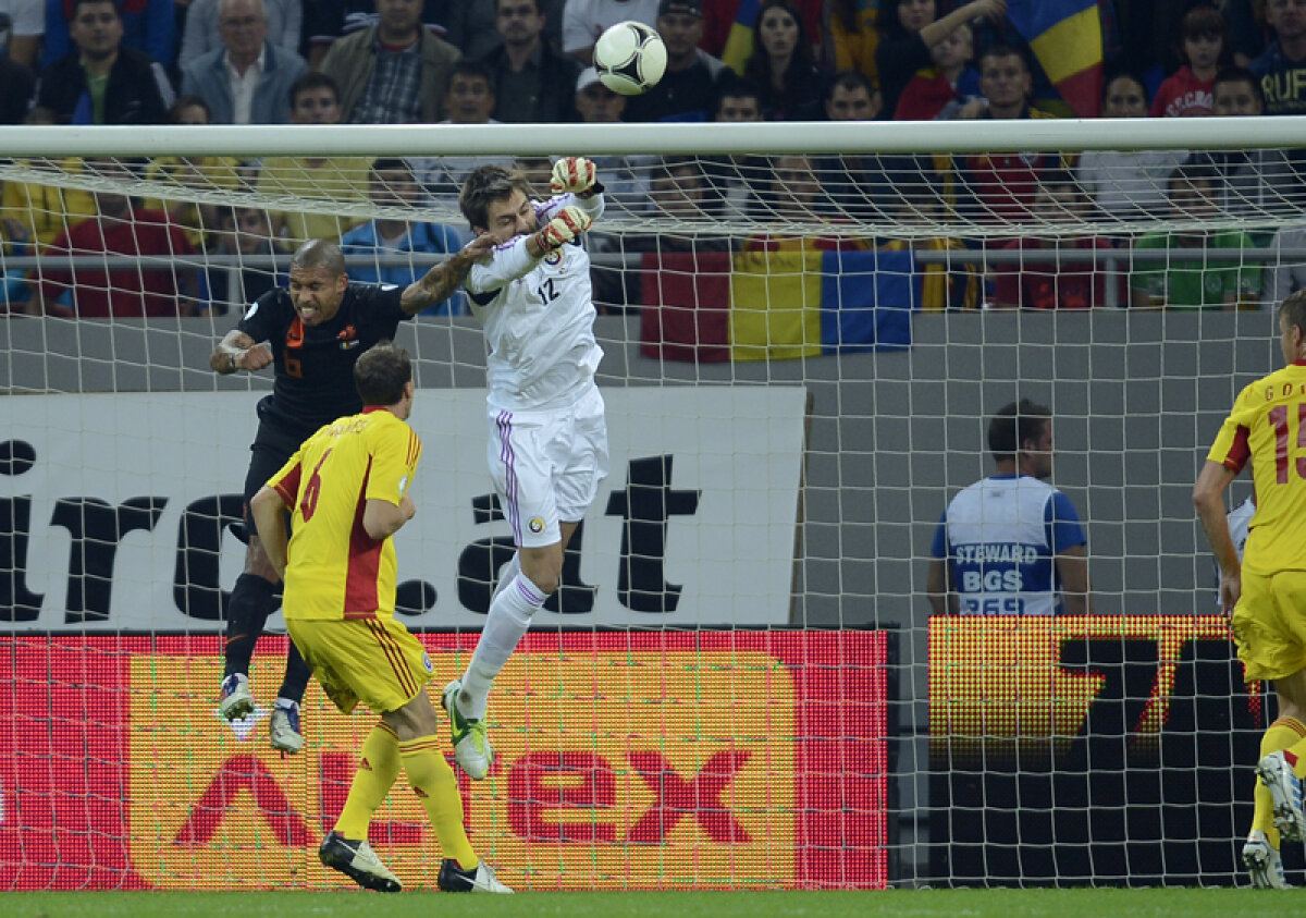 VIDEO Ştiau defectul nostru! Şi ne-au ucis! » Van Gaal le-a zis jucătorilor săi: "Românii stau rău de tot la faze fixe"