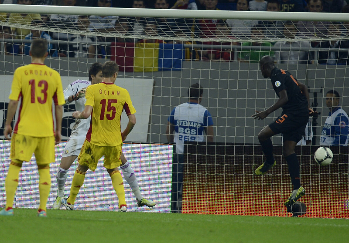 VIDEO Ştiau defectul nostru! Şi ne-au ucis! » Van Gaal le-a zis jucătorilor săi: "Românii stau rău de tot la faze fixe"