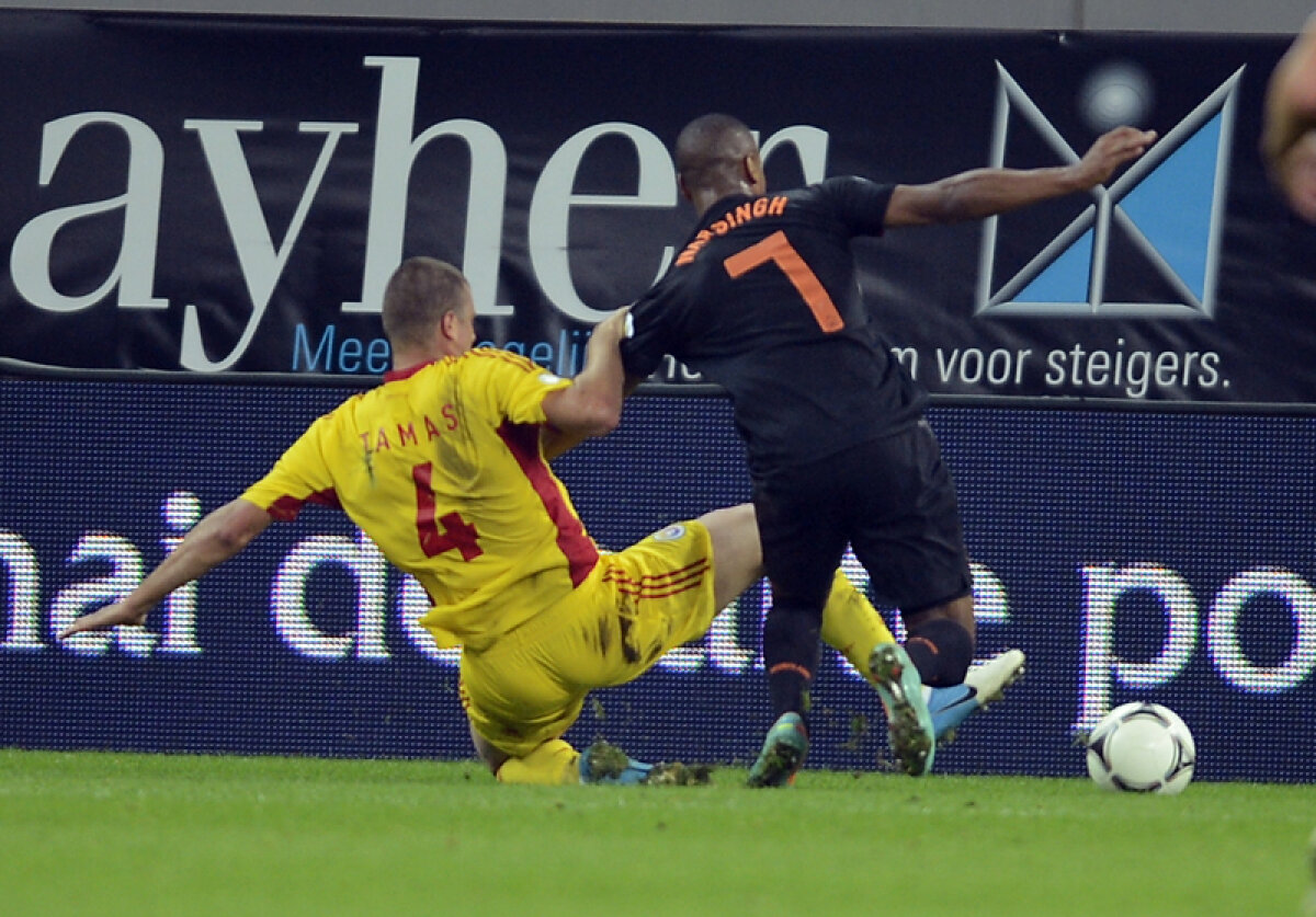 VIDEO Ştiau defectul nostru! Şi ne-au ucis! » Van Gaal le-a zis jucătorilor săi: "Românii stau rău de tot la faze fixe"