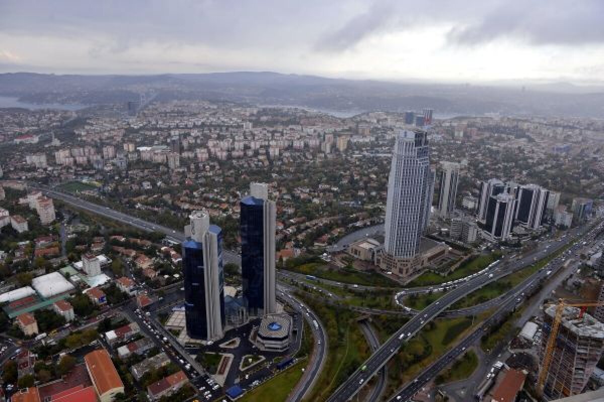 Pe acoperişul Istanbulului » Clujenii au ajuns pe cea mai înaltă clădire din oraş, 238 de metri