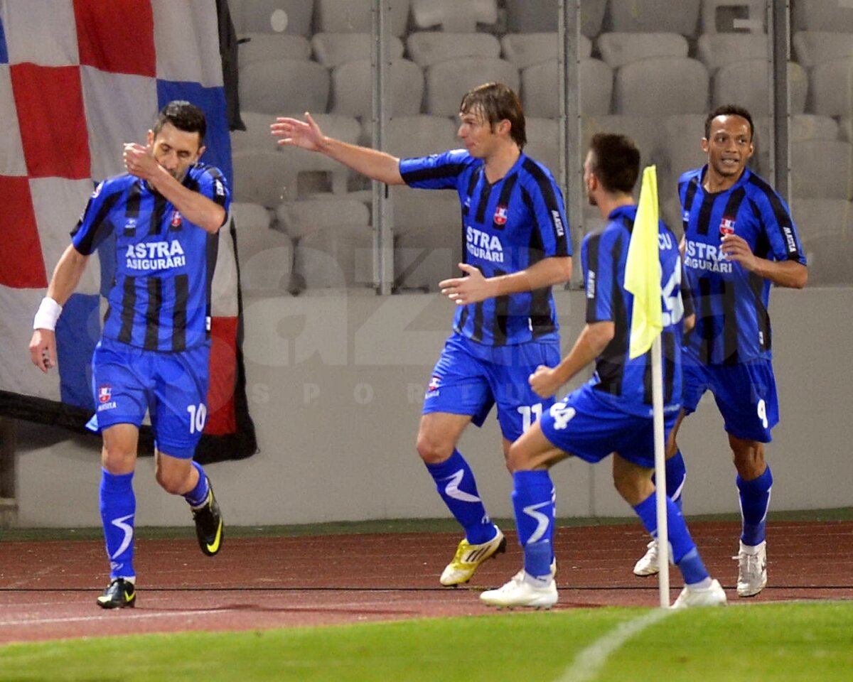 FOTO şi VIDEO U Cluj - Oţelul 1-1 » Studenţii şi gălăţenii s-au îngropat reciproc