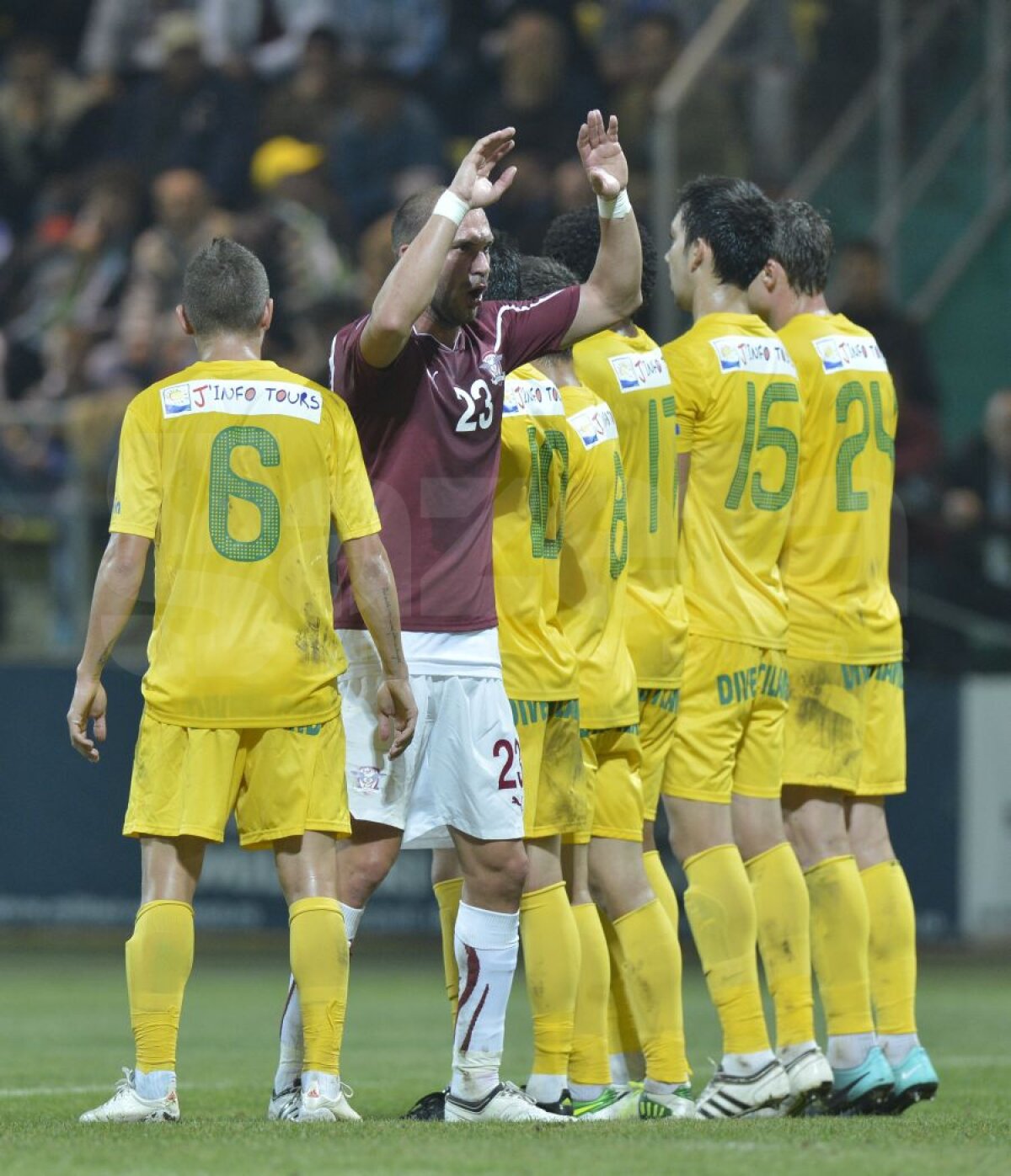 FOTO&VIDEO  Concordia - Rapid 0-0 Cascadorii rîsului » Rapid s-a chinuit în superioritate numerică pentru o remiză