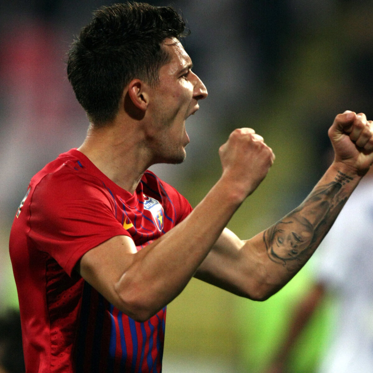 FOTO Tatuat şi norocos » Erou în meciul cu Bistriţa, Costea şi-a dezvăluit noile desene de pe mîna stîngă